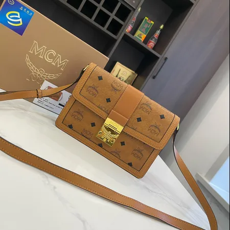 エムシーエム ショルダーバッグ