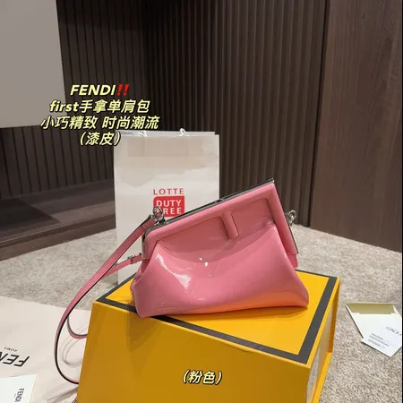 フェンディ ショルダーバッグ