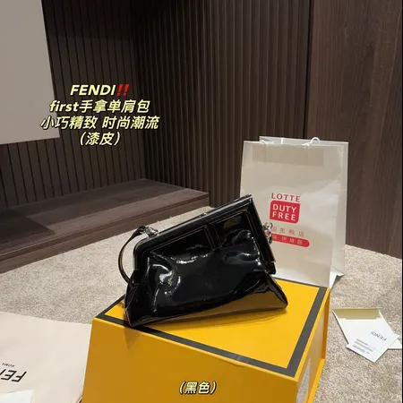 フェンディ ショルダーバッグ