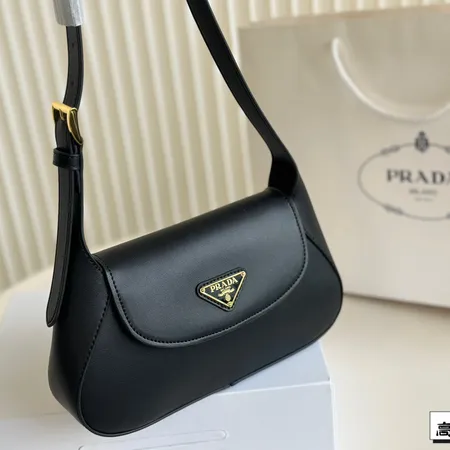プラダ ショルダーバッグ