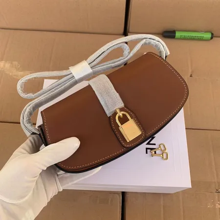 セリーヌ ショルダーバッグ