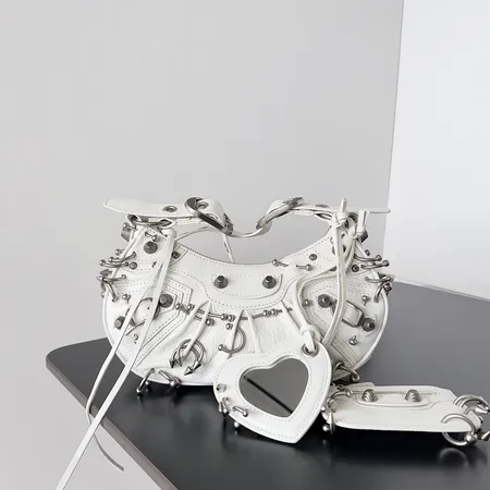 バレンシアガ ショルダーバッグ