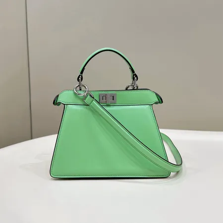 フェンディ ハンドバッグ