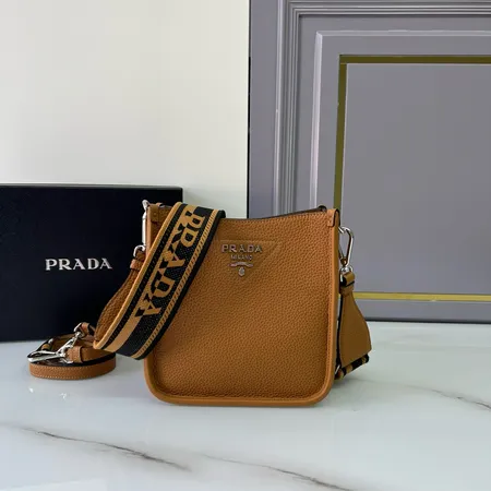 プラダ ショルダーバッグ