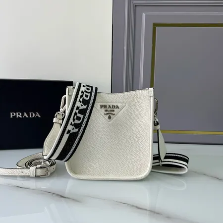 プラダ ショルダーバッグ
