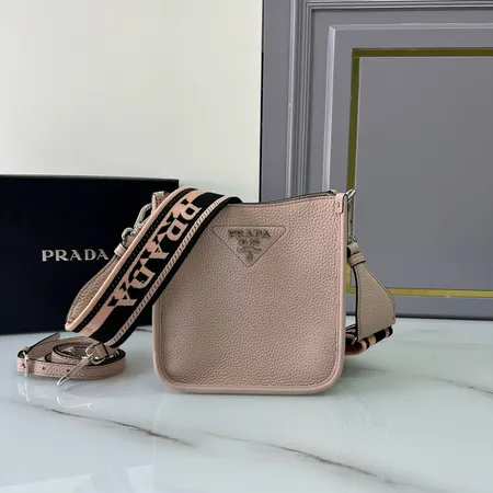 プラダ ショルダーバッグ