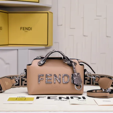 フェンディ ショルダーバッグ