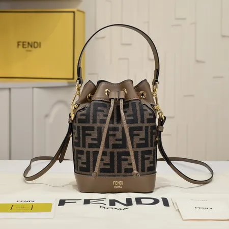 フェンディ ハンドバッグ