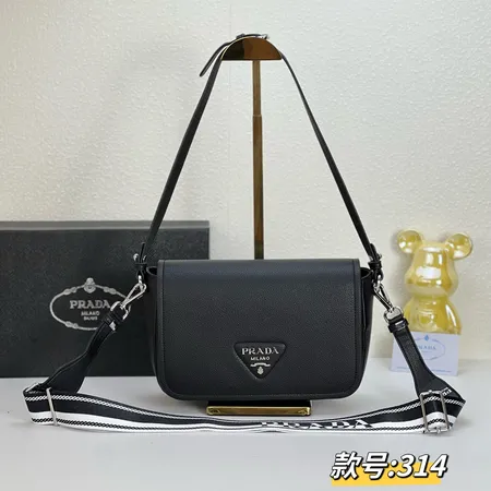 プラダ ショルダーバッグ
