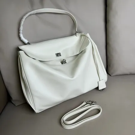 バレンシアガ ショルダーバッグ