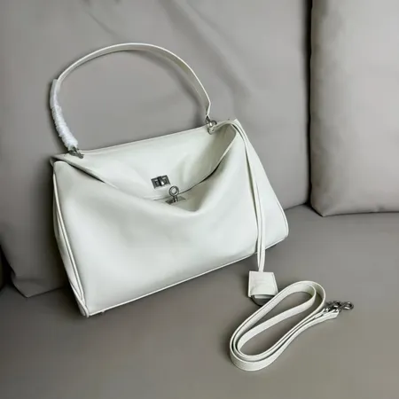 バレンシアガ ショルダーバッグ