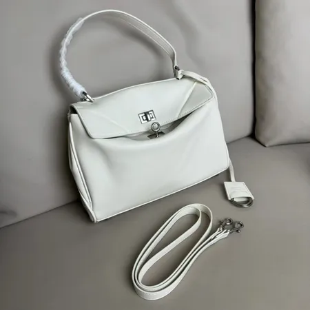 バレンシアガ ショルダーバッグ