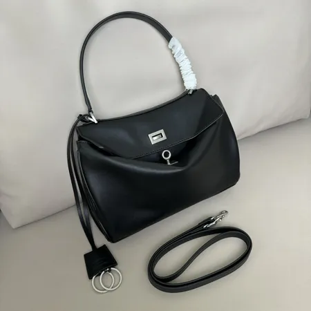 バレンシアガ ショルダーバッグ