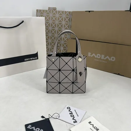 イッセイ ミヤケ ハンドバッグ