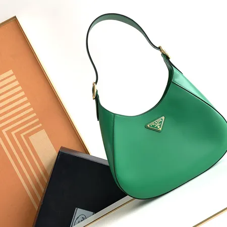 プラダ ショルダーバッグ