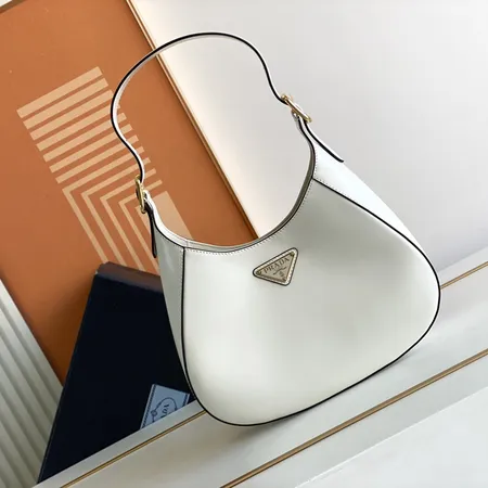 プラダ ショルダーバッグ