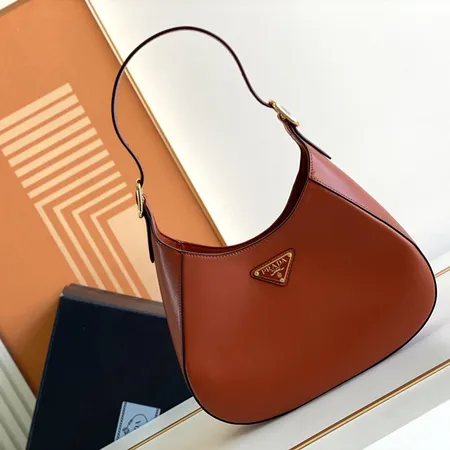 プラダ ショルダーバッグ
