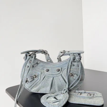 バレンシアガ ショルダーバッグ