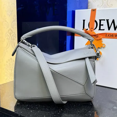 ロエベ ショルダーバッグ