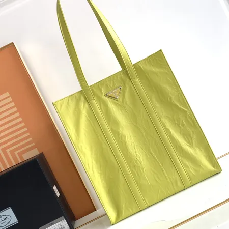 プラダ ハンドバッグ