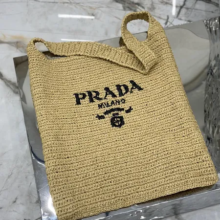 プラダ ハンドバッグ