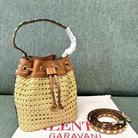 フェラガモ ハンドバッグ