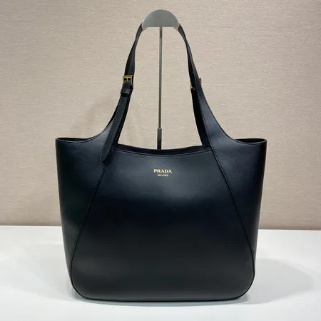 プラダ ハンドバッグ