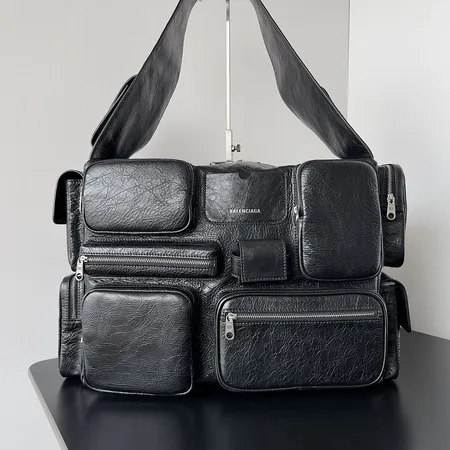 バレンシアガ ショルダーバッグ