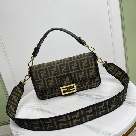 フェンディ ハンドバッグ