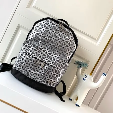 ヴァレンティノ リュックサック