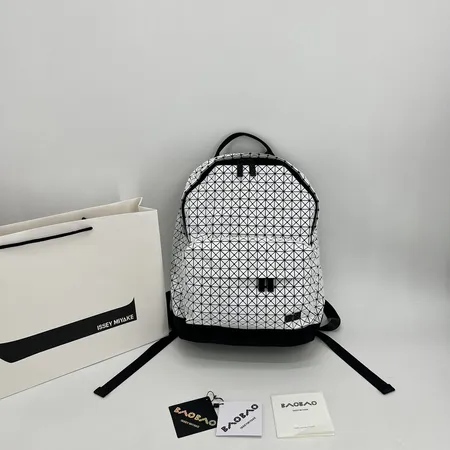 ヴァレンティノ リュックサック