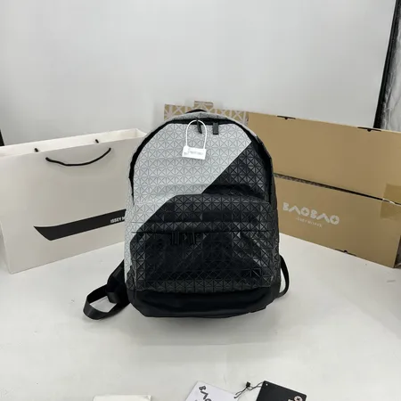 ヴァレンティノ リュックサック