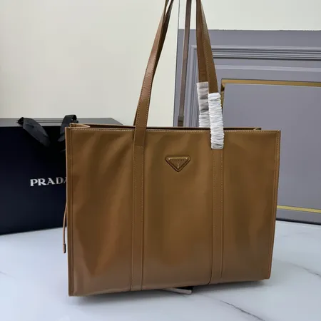 プラダ ハンドバッグ