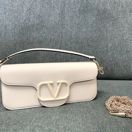 フェラガモ ハンドバッグ