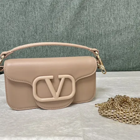 フェラガモ ハンドバッグ