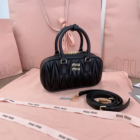 ミュウミュウ ハンドバッグ