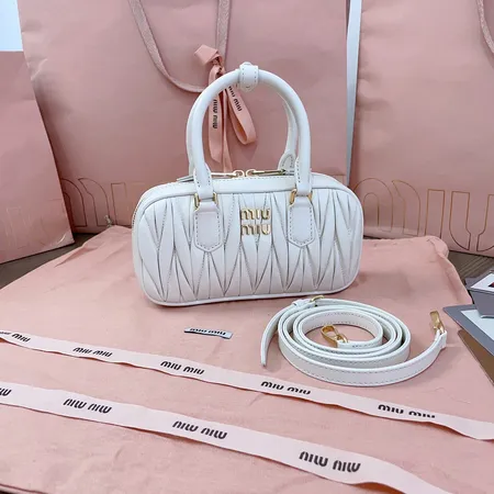 ミュウミュウ ハンドバッグ