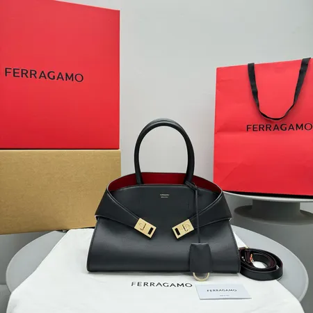 フェラガモ ハンドバッグ