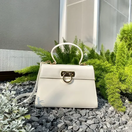 フェラガモ ハンドバッグ