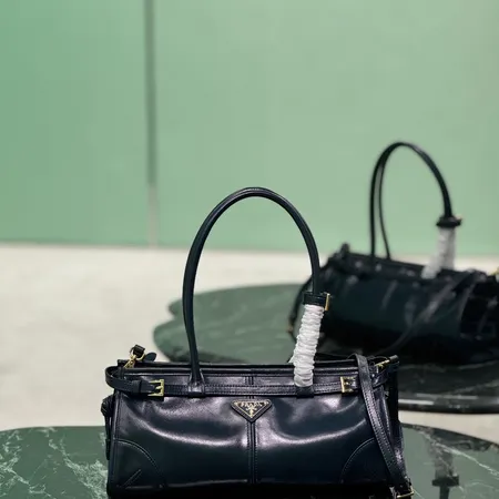 プラダ ハンドバッグ