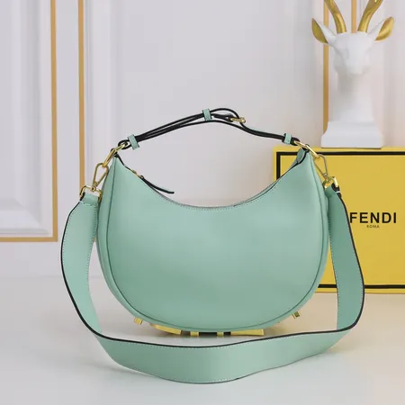 フェンディ ショルダーバッグ