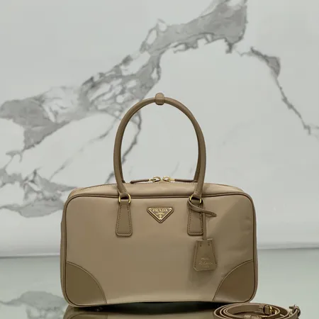 プラダ ハンドバッグ