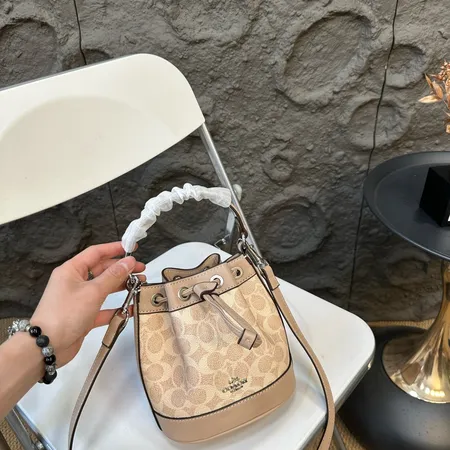 コーチ ハンドバッグ