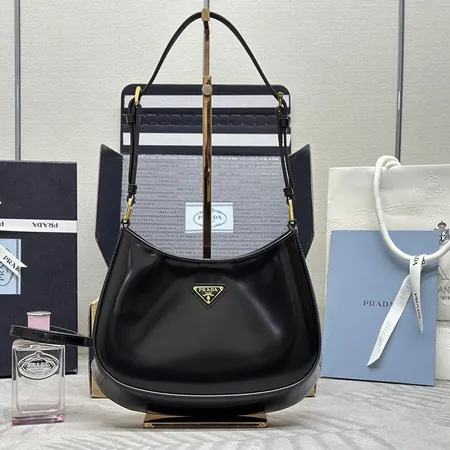 プラダ ショルダーバッグ