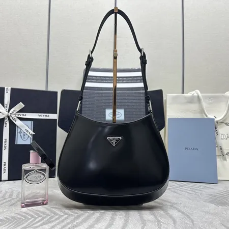 プラダ ショルダーバッグ