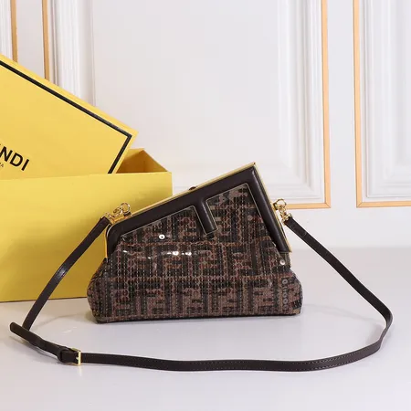 フェンディ ショルダーバッグ