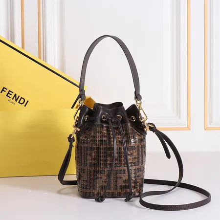 フェンディ ショルダーバッグ