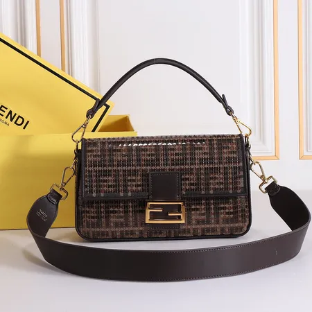 フェンディ ショルダーバッグ