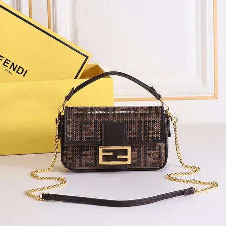 フェンディ ショルダーバッグ