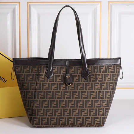 フェンディ ショルダーバッグ